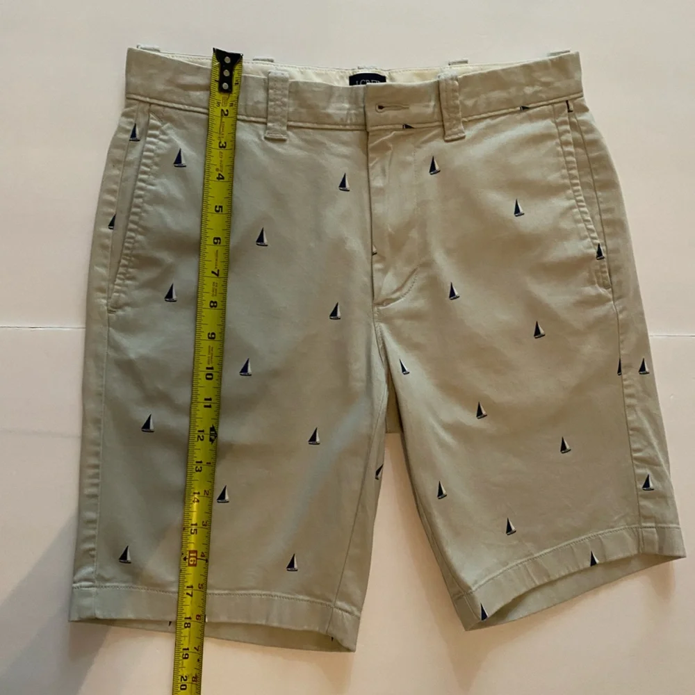 J CREW Men's Sailboat Prints Chinos Flat Front Casual Beige Shorts Size 28